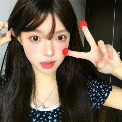 穿黄睡衣的女孩